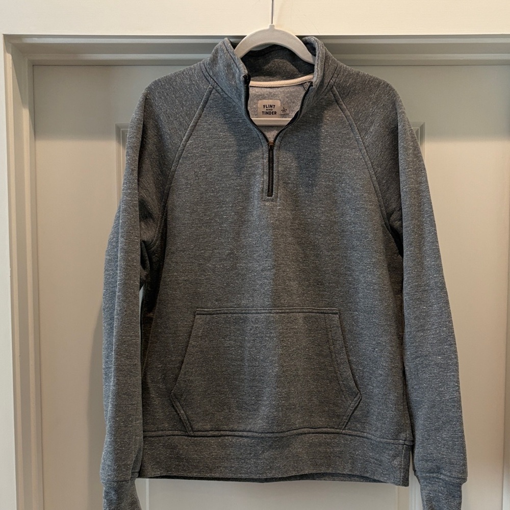 Men's Flint and Tinder Gray Quarter-Zip Pullover. Size Large.